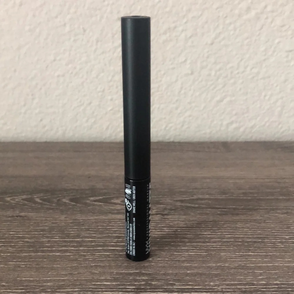 ❤️$6 NWT Vivid Matte Black Eyeliner 2ml